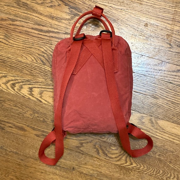 Fjallraven Kanken Classic Backpack - Picture 3 of 5